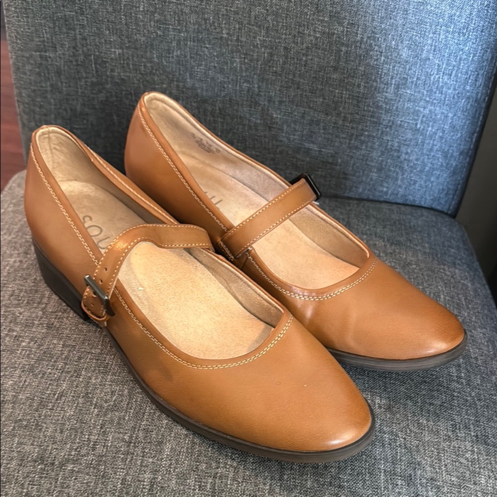 SOUL Naturalizer Tan Wedge Shoes Slip-On Design